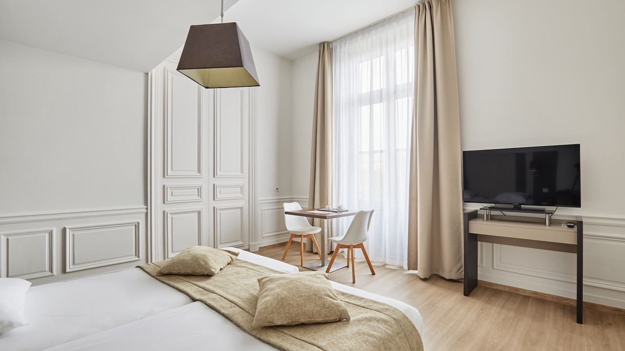 Photo of Bedroom in Comedie