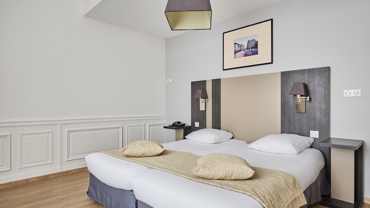 Photo of Bedroom in Comedie