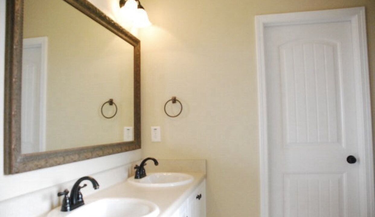 Photo of Bathroom in Graniteville