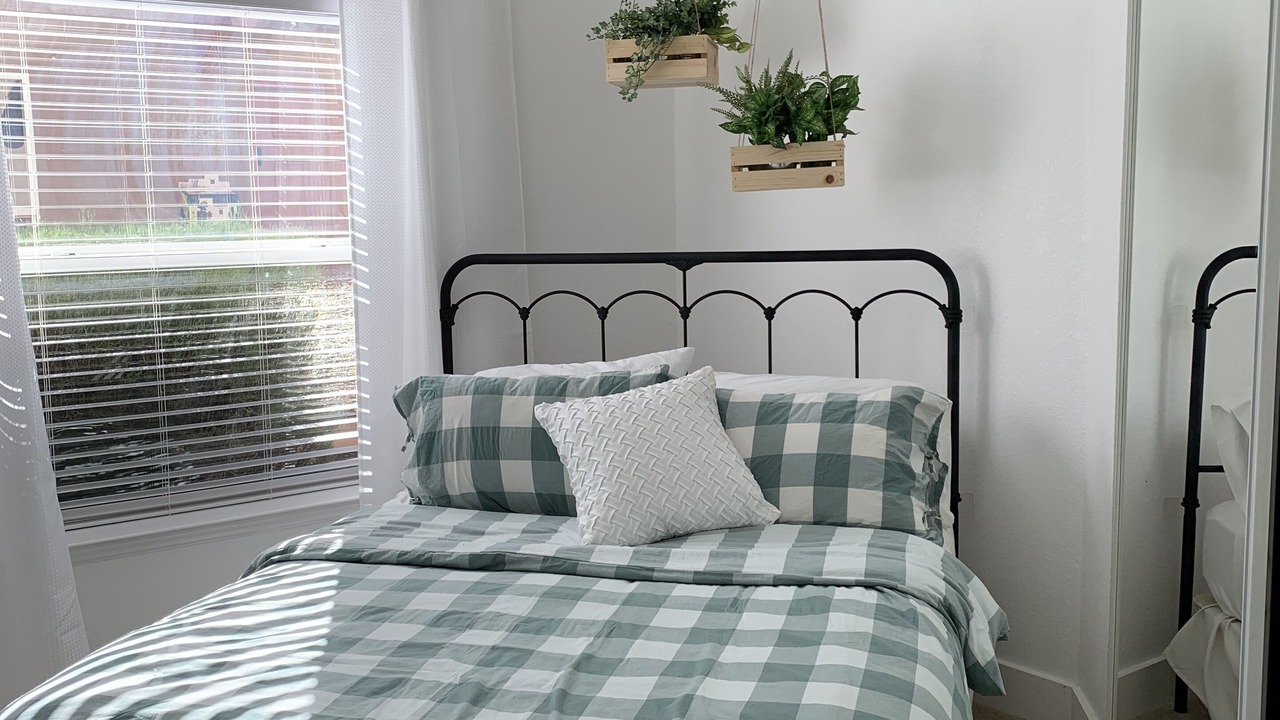 Photo of Bedroom in Needles
