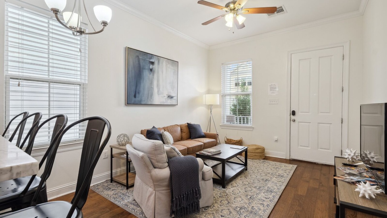 Photo of Livingroom in Freret