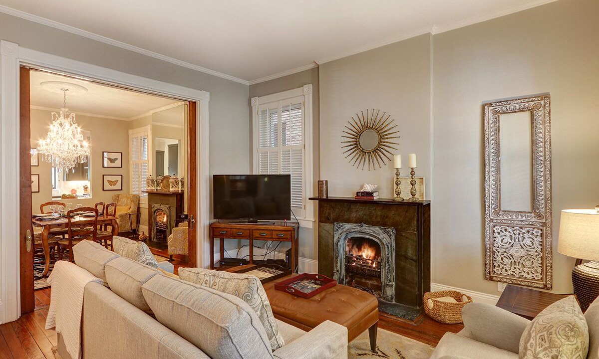 Photo of Livingroom in Historic District - North