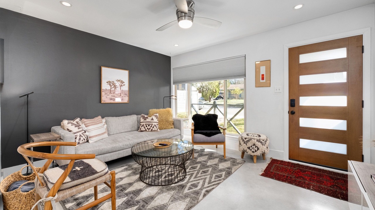 Photo of Livingroom in South Manchaca