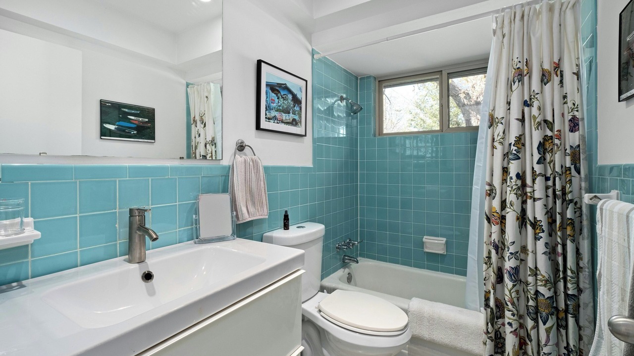 Photo of Bathroom in South Manchaca