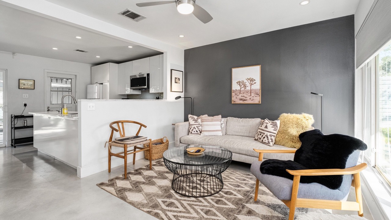 Photo of Livingroom in South Manchaca