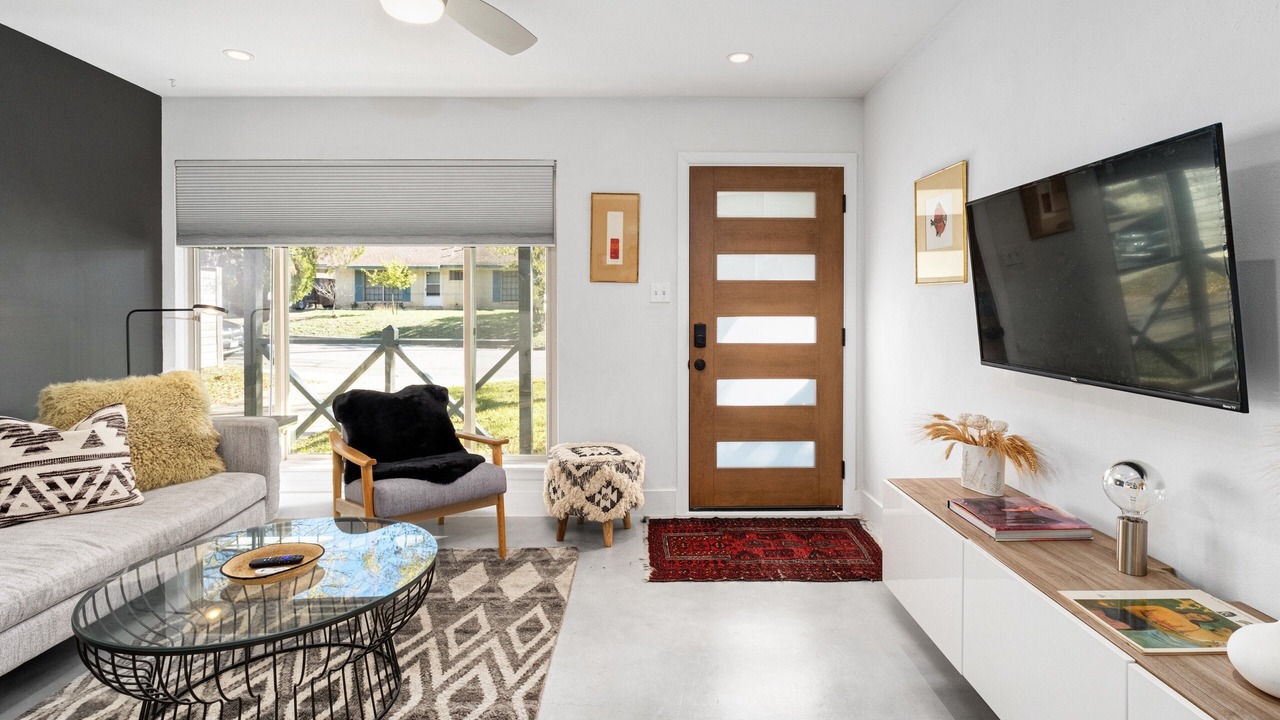 Photo of Livingroom in South Manchaca