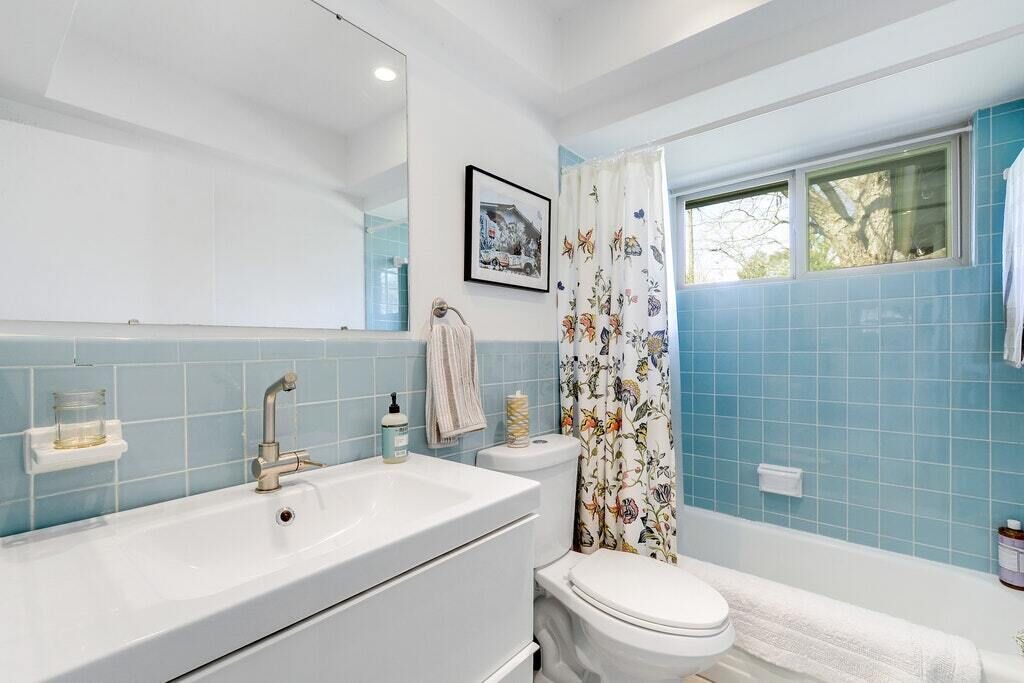Photo of Bathroom in South Manchaca