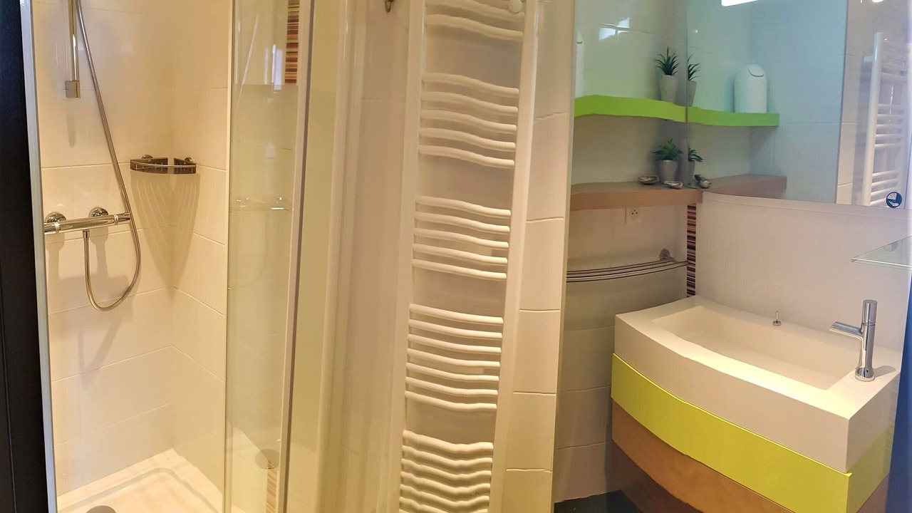 Photo of Bathroom in Douarnenez