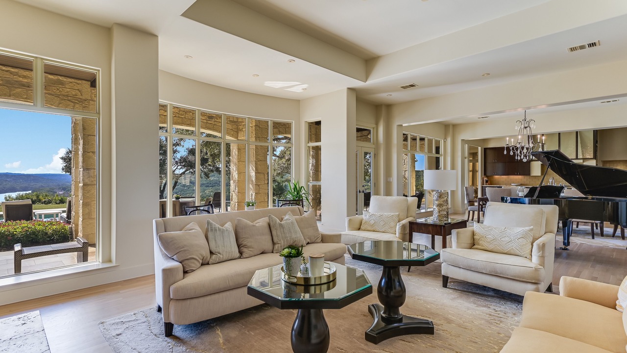 Photo of Livingroom in River Pointe