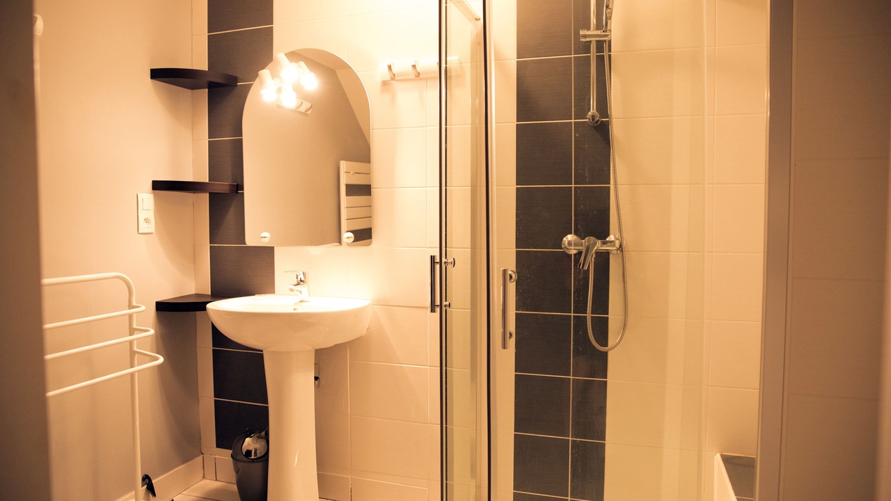 Photo of Bathroom in Campan