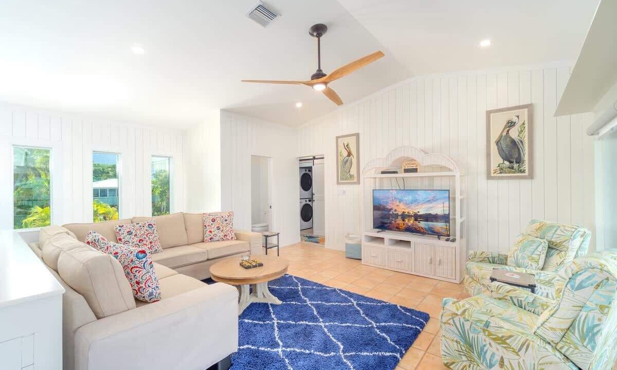 Photo of Livingroom in Summerland Key