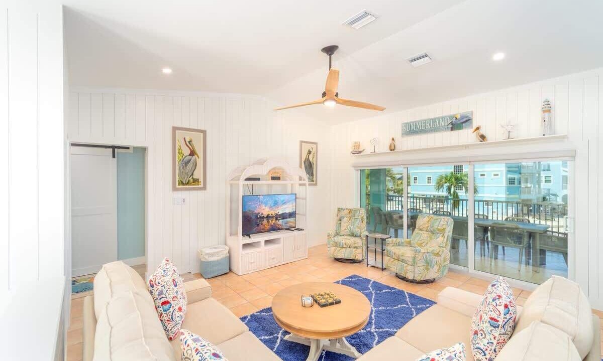 Photo of Livingroom in Summerland Key