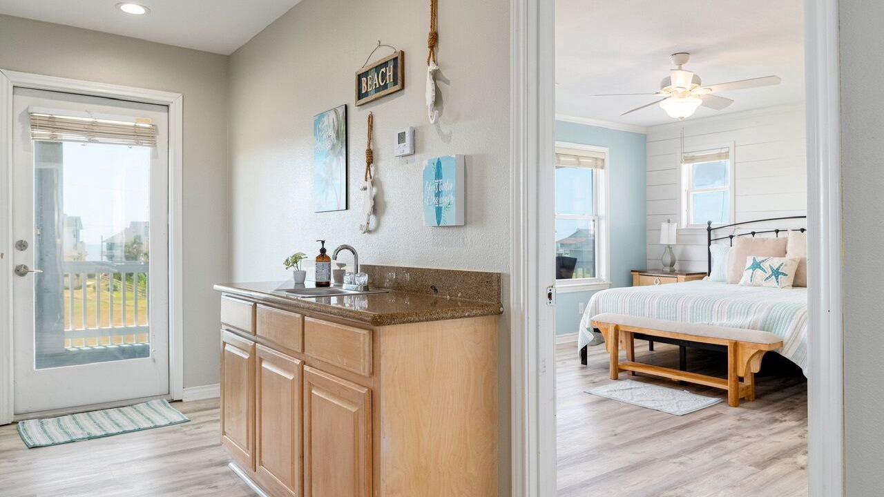 Photo of Bedroom in Crystal Beach