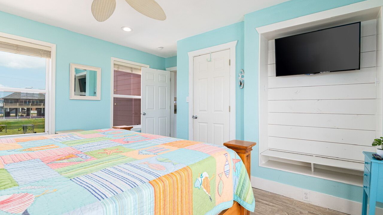 Photo of Bedroom in Crystal Beach