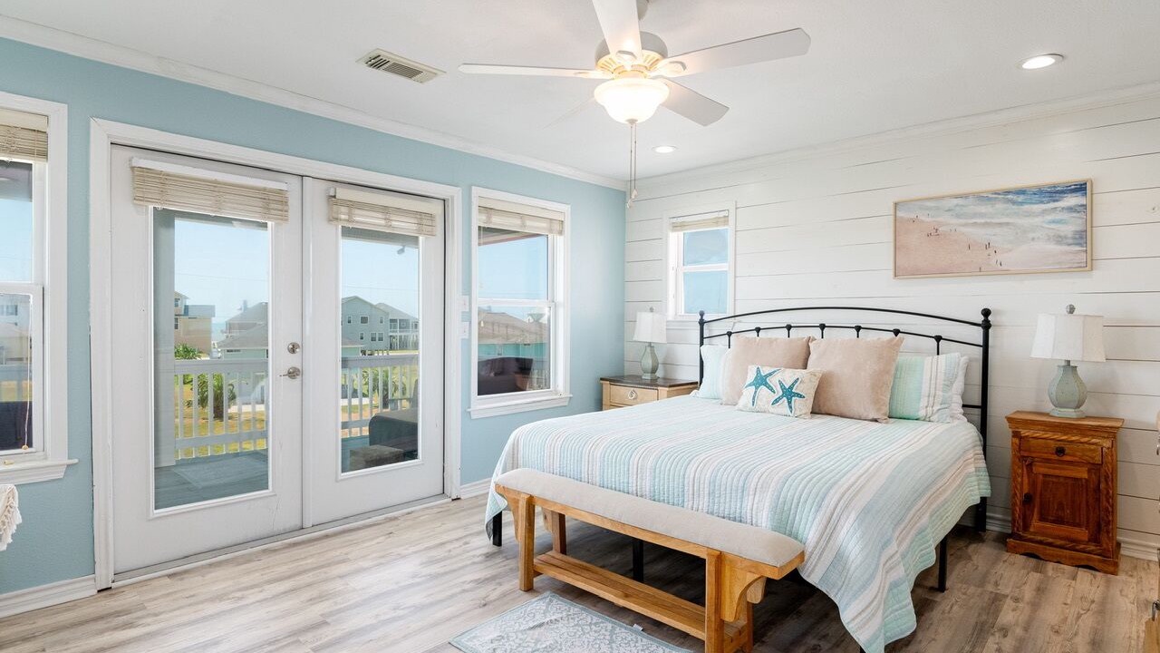 Photo of Bedroom in Crystal Beach