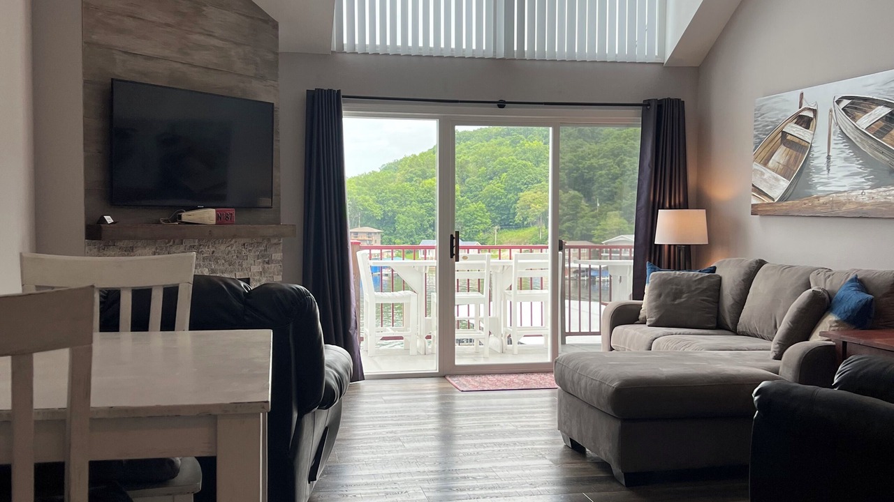 Photo of Livingroom in Camdenton