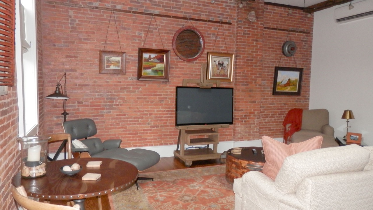 Photo of Livingroom in Chagrin Falls
