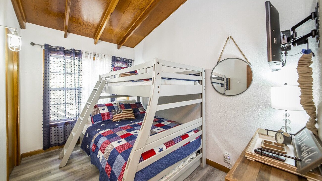 Photo of Bedroom in Higden