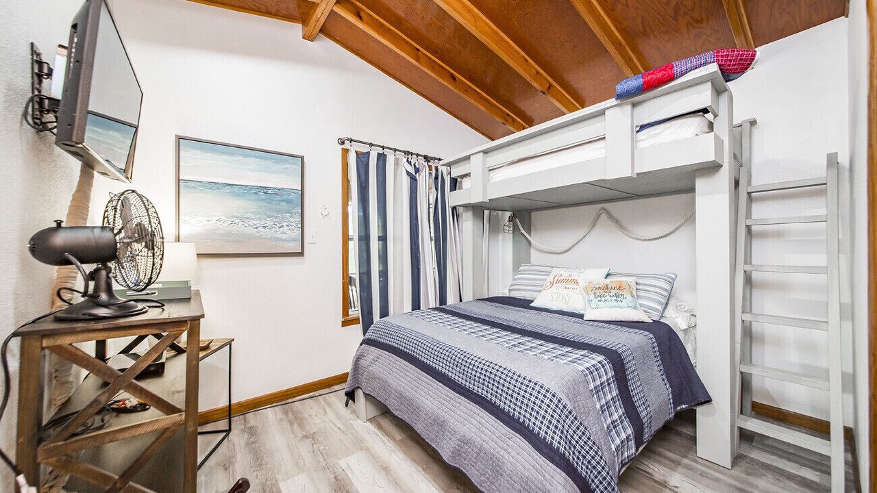 Photo of Bedroom in Higden