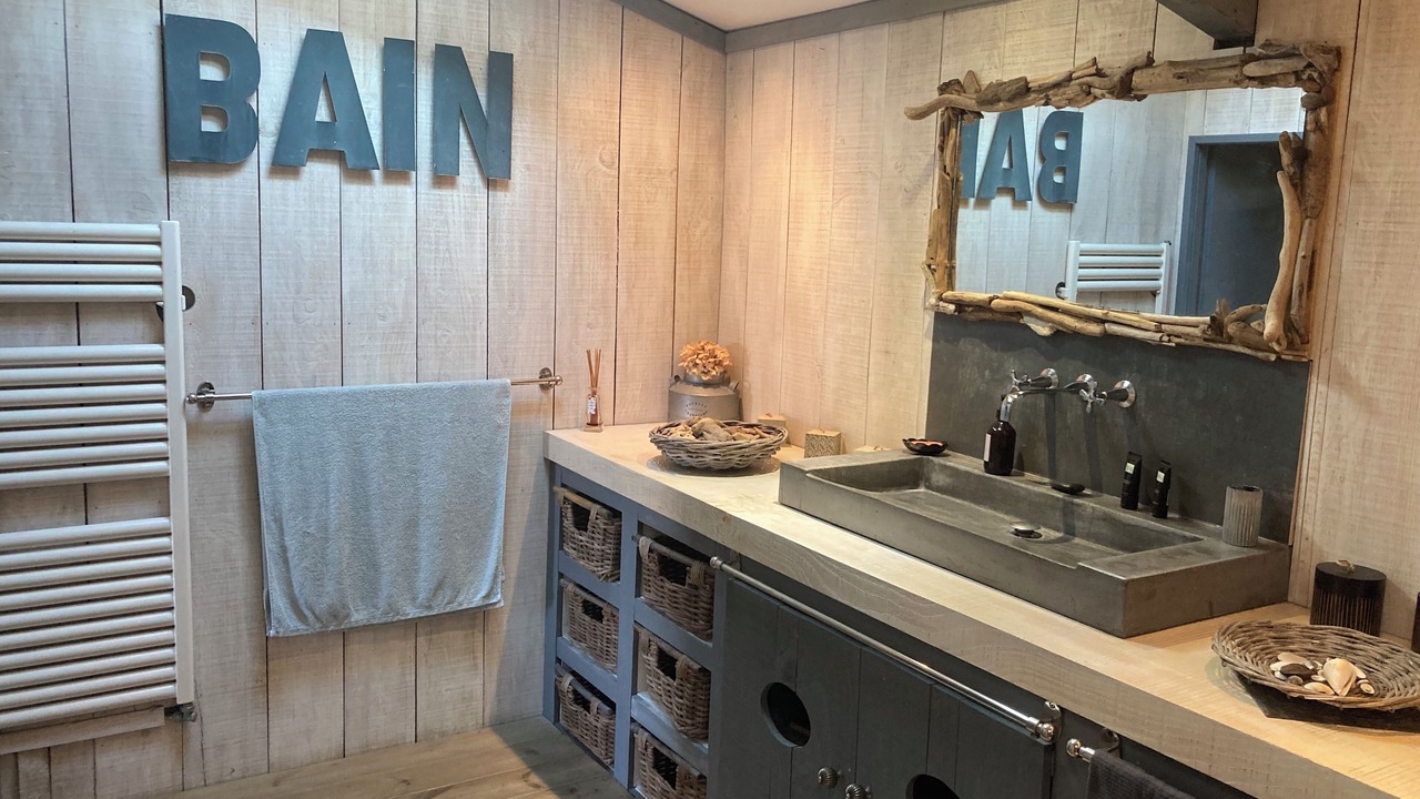 Photo of Bathroom in Tresses