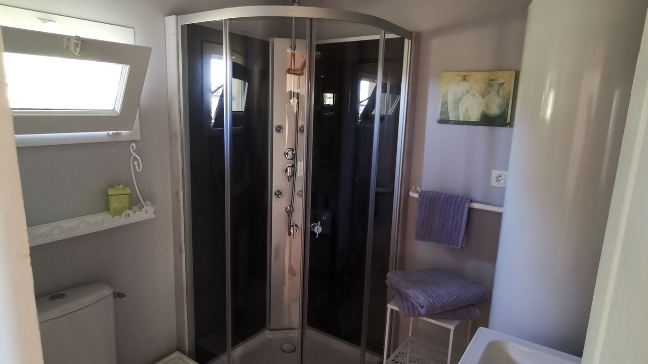 Photo of Bathroom in Ordan-Larroque