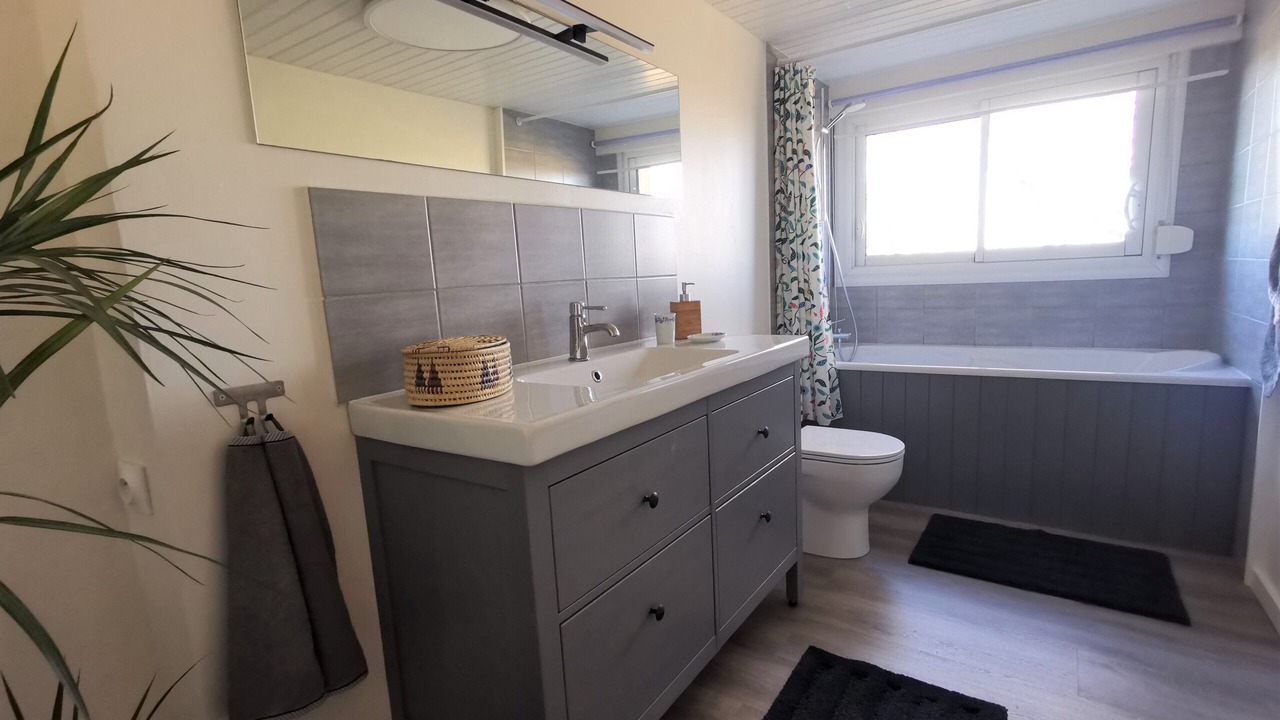Photo of Bathroom in Ordan-Larroque