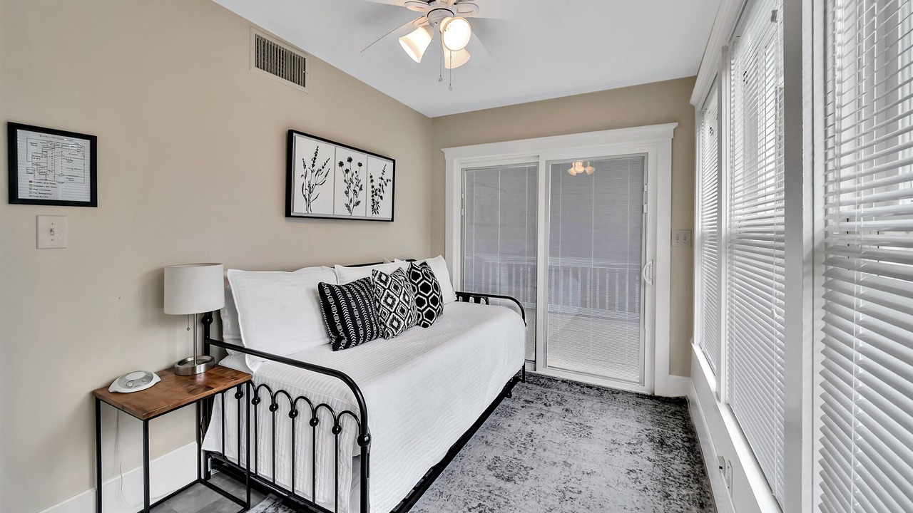 Photo of Bedroom in Austin Ave.