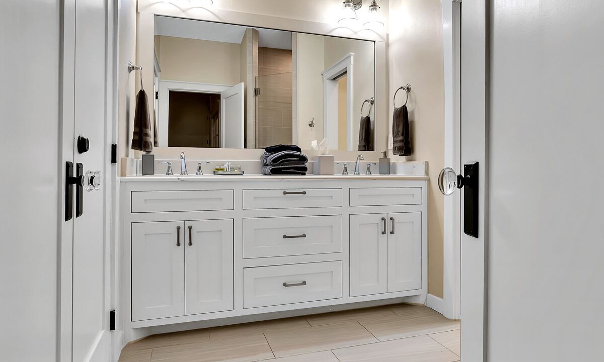 Photo of Bathroom in Austin Ave.