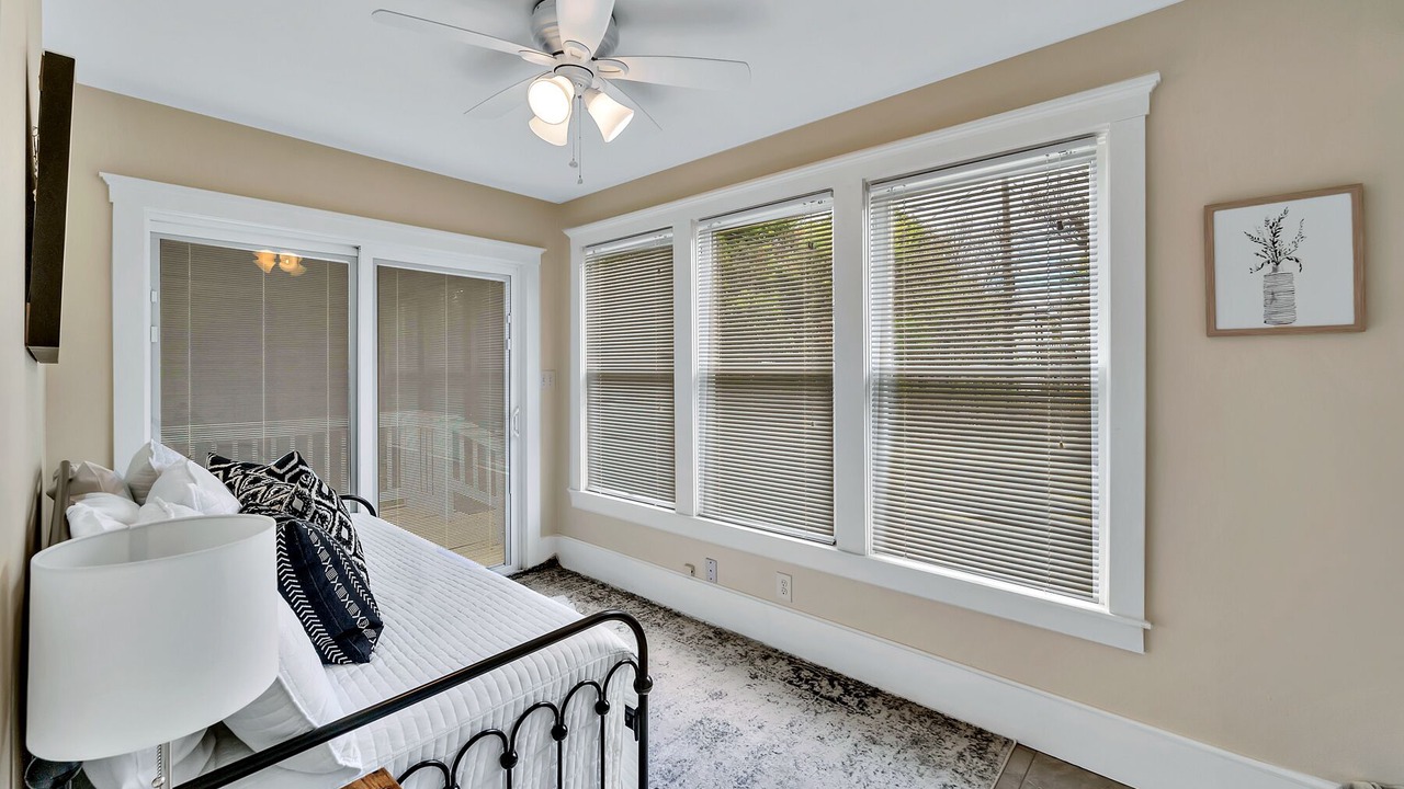 Photo of Bedroom in Austin Ave.
