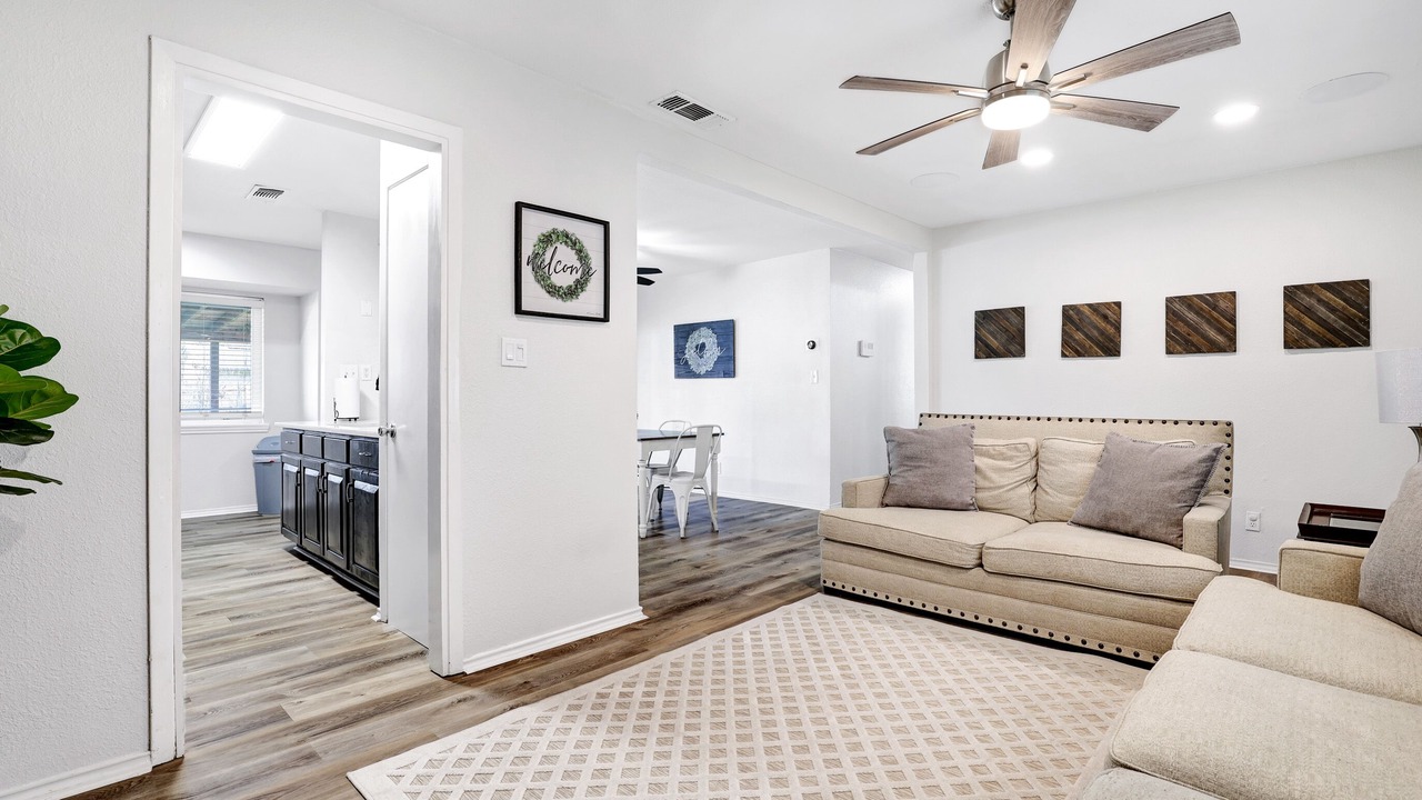 Photo of Livingroom in Vance Jackson