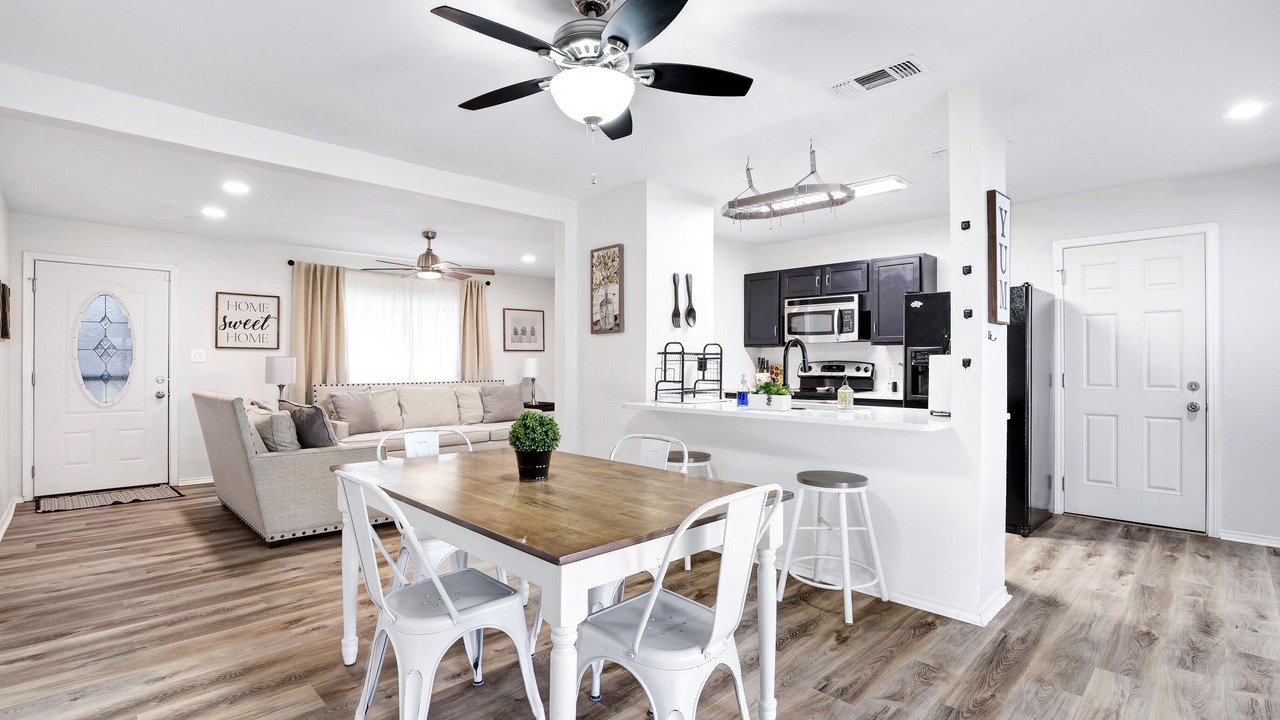 Photo of Livingroom in Vance Jackson