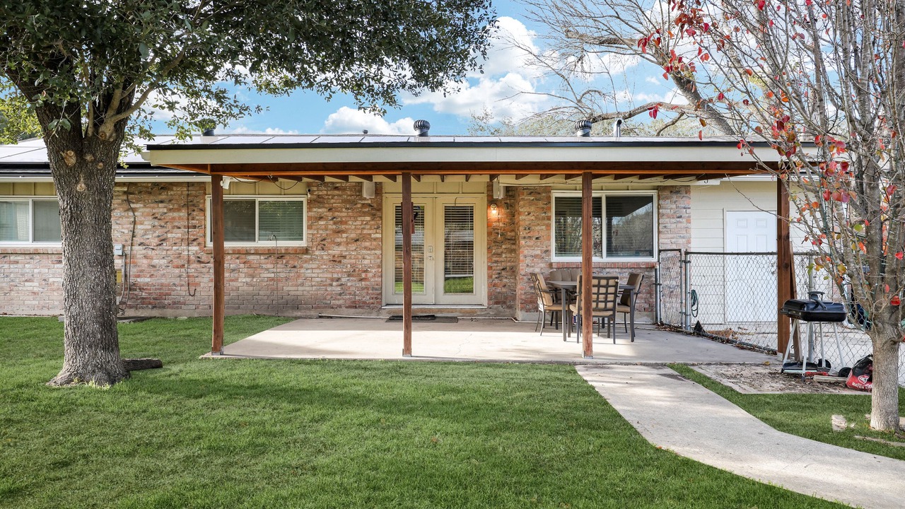 Photo of Outdoor in Vance Jackson