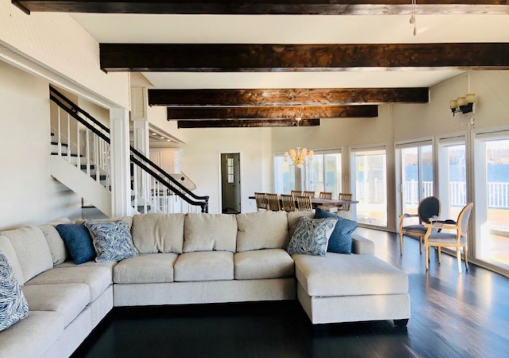 Photo of Livingroom in Shawnee Bend