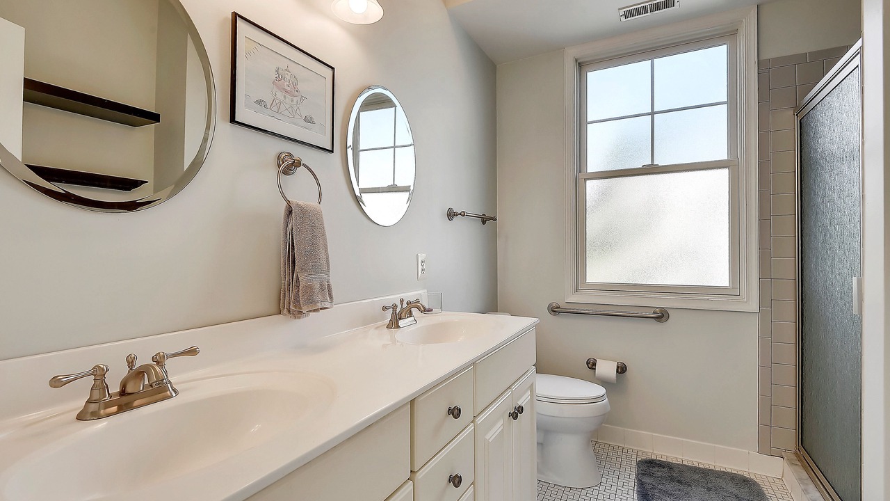 Photo of Bathroom in Arundel on the Bay