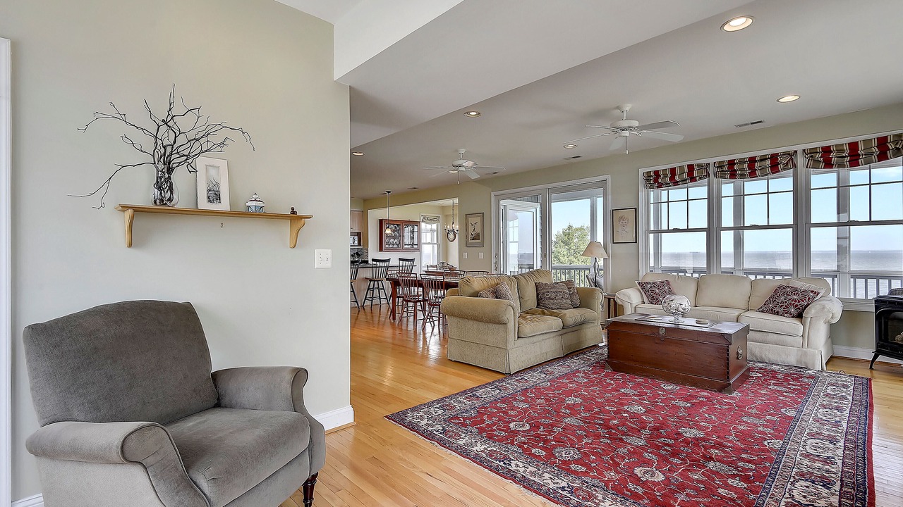 Photo of Livingroom in Arundel on the Bay
