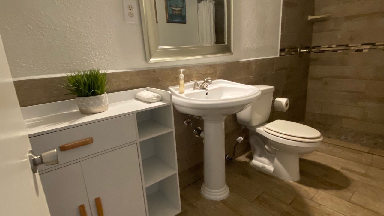 Photo of Bathroom in Pershing - Government Hill