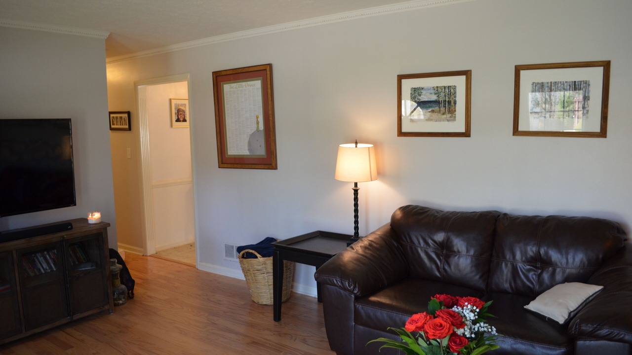 Photo of Livingroom in Woodland Hills