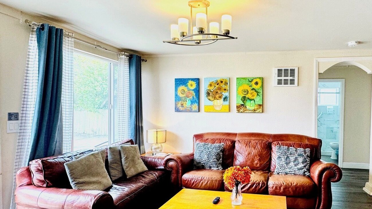 Photo of Livingroom in Westlake