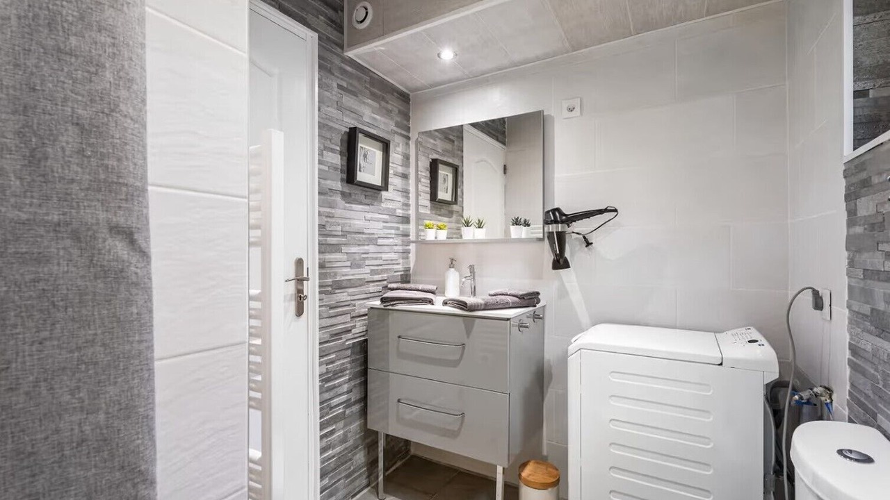 Photo of Bathroom in Cuers