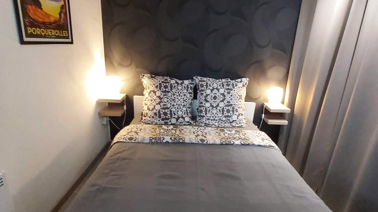 Photo of Bedroom in Cuers