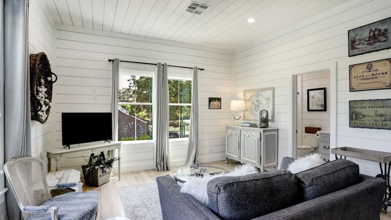 Photo of Livingroom in Round Top