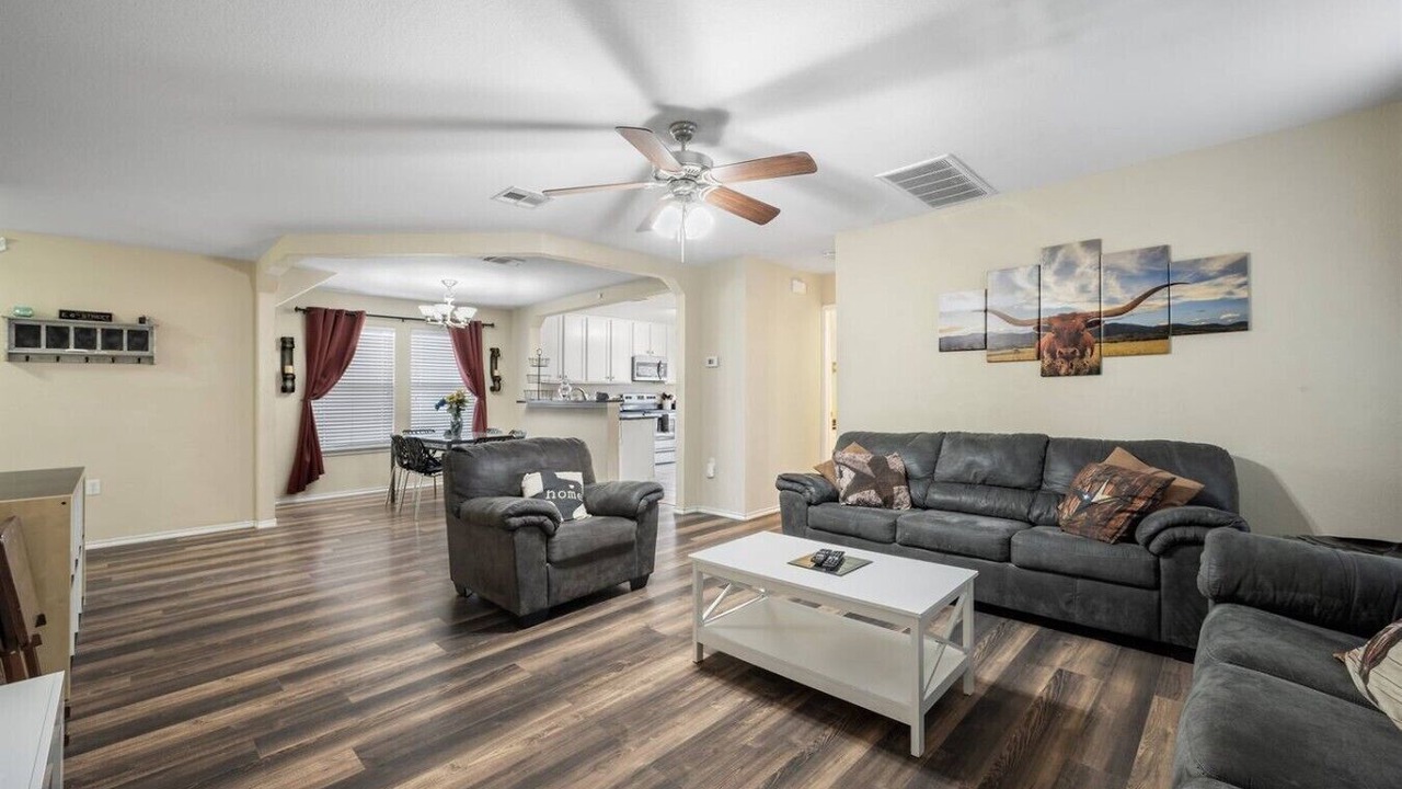 Photo of Livingroom in Montopolis