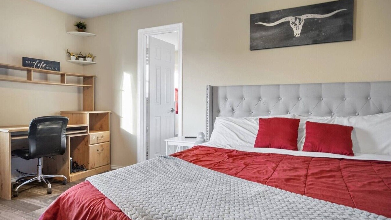 Photo of Bedroom in Montopolis