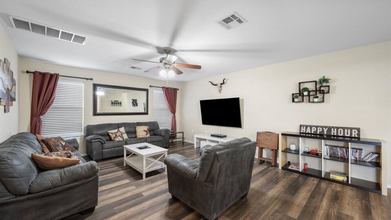 Photo of Livingroom in Montopolis