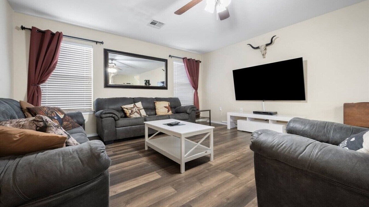 Photo of Livingroom in Montopolis