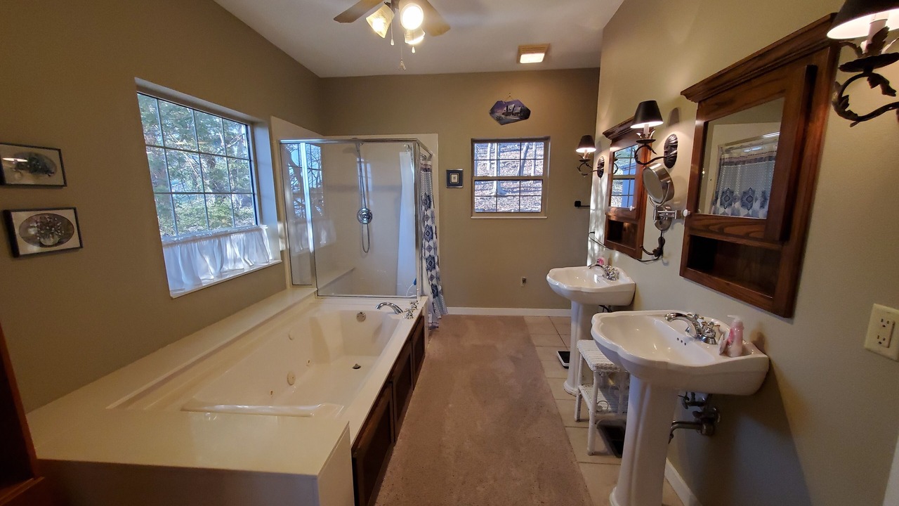 Photo of Bathroom in Garfield