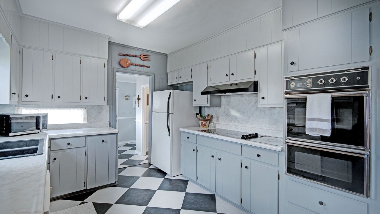 Photo of Kitchen in Flora