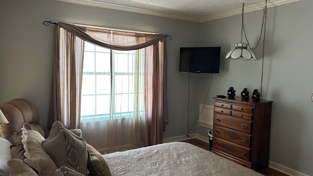 Photo of Bedroom in Flora