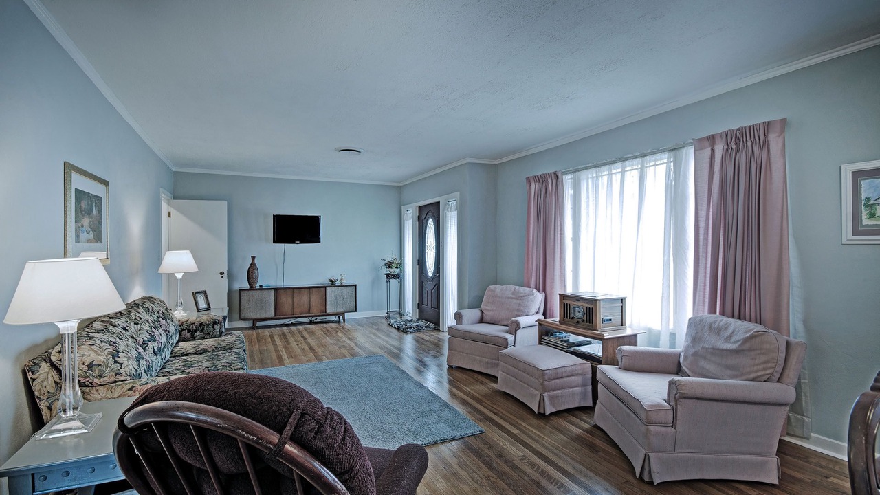 Photo of Livingroom in Flora