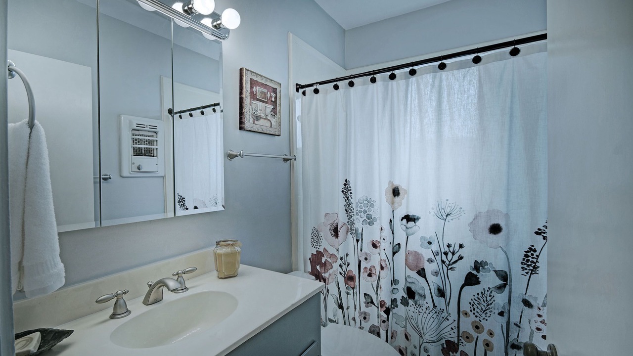 Photo of Bathroom in Flora